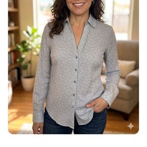 Ann Taylor Light Gray Patterned Button-Down Shirt